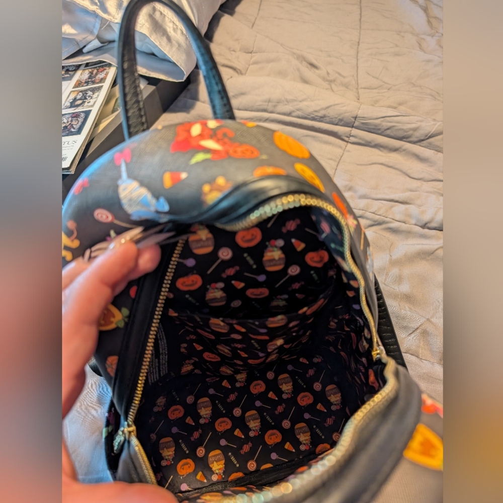 Disney Loungefly Winnie The Pooh Halloween Mini Backpack - Picture 3 of 3